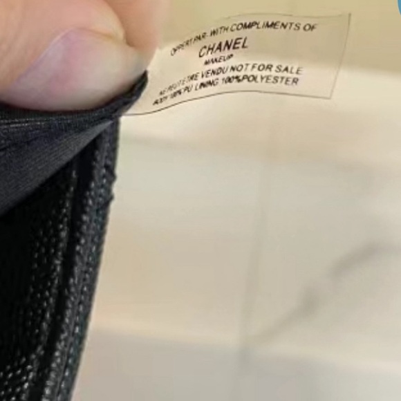 GWP Chanel Makeup  bag - Picture 7 of 16